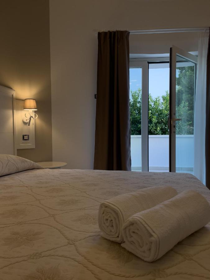 マッサフラ Essenza Bed & Breakfast エクステリア 写真
