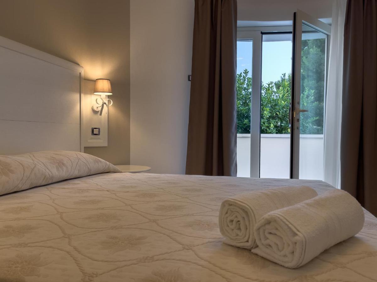 マッサフラ Essenza Bed & Breakfast エクステリア 写真